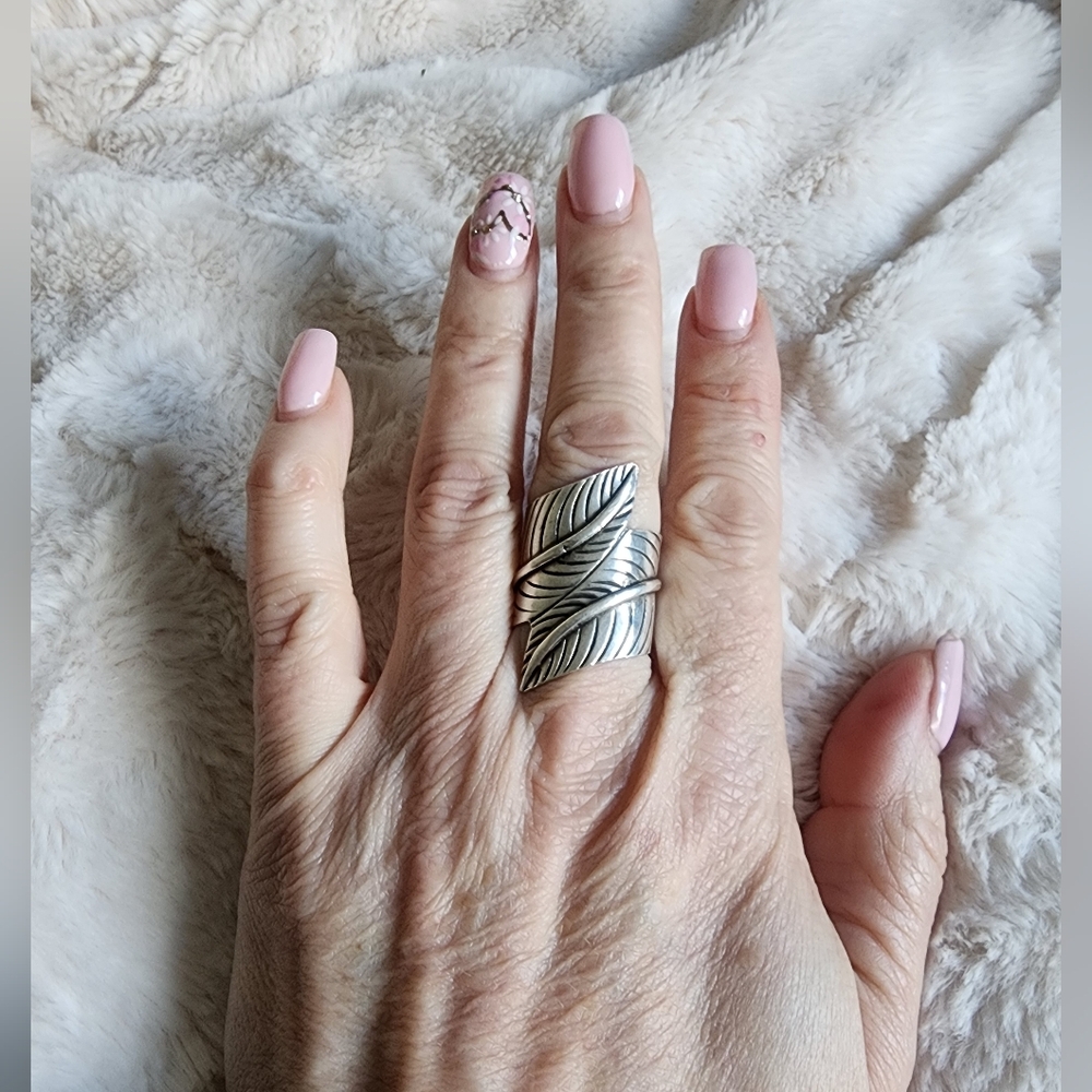 Elegant Sterling Silver Leaf Ring